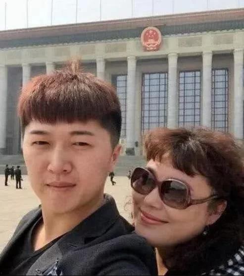 李菁菁助理里昂爆料视频,揭秘娱乐圈幕后真相